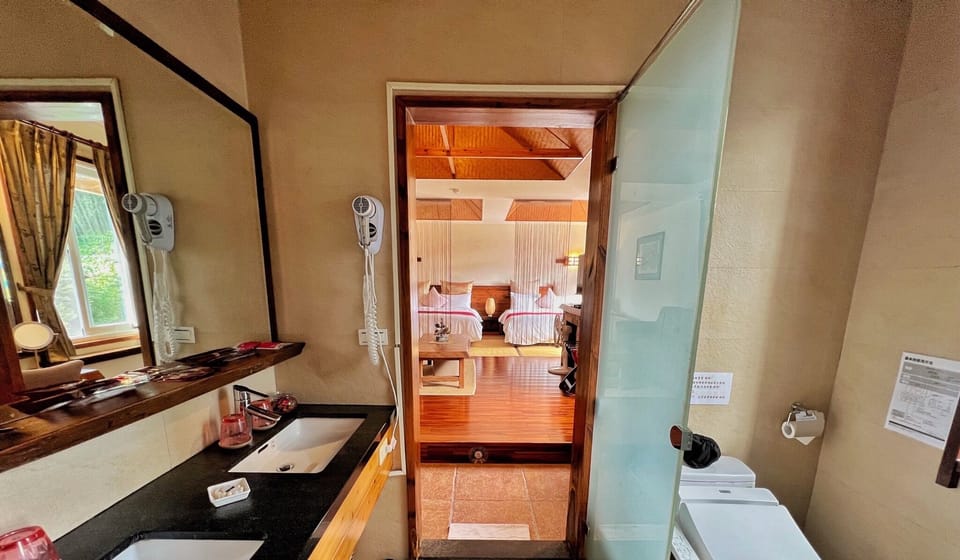 Deluxe Quadruple Room | Bathroom | Hair dryer, electronic bidet, towels, shampoo