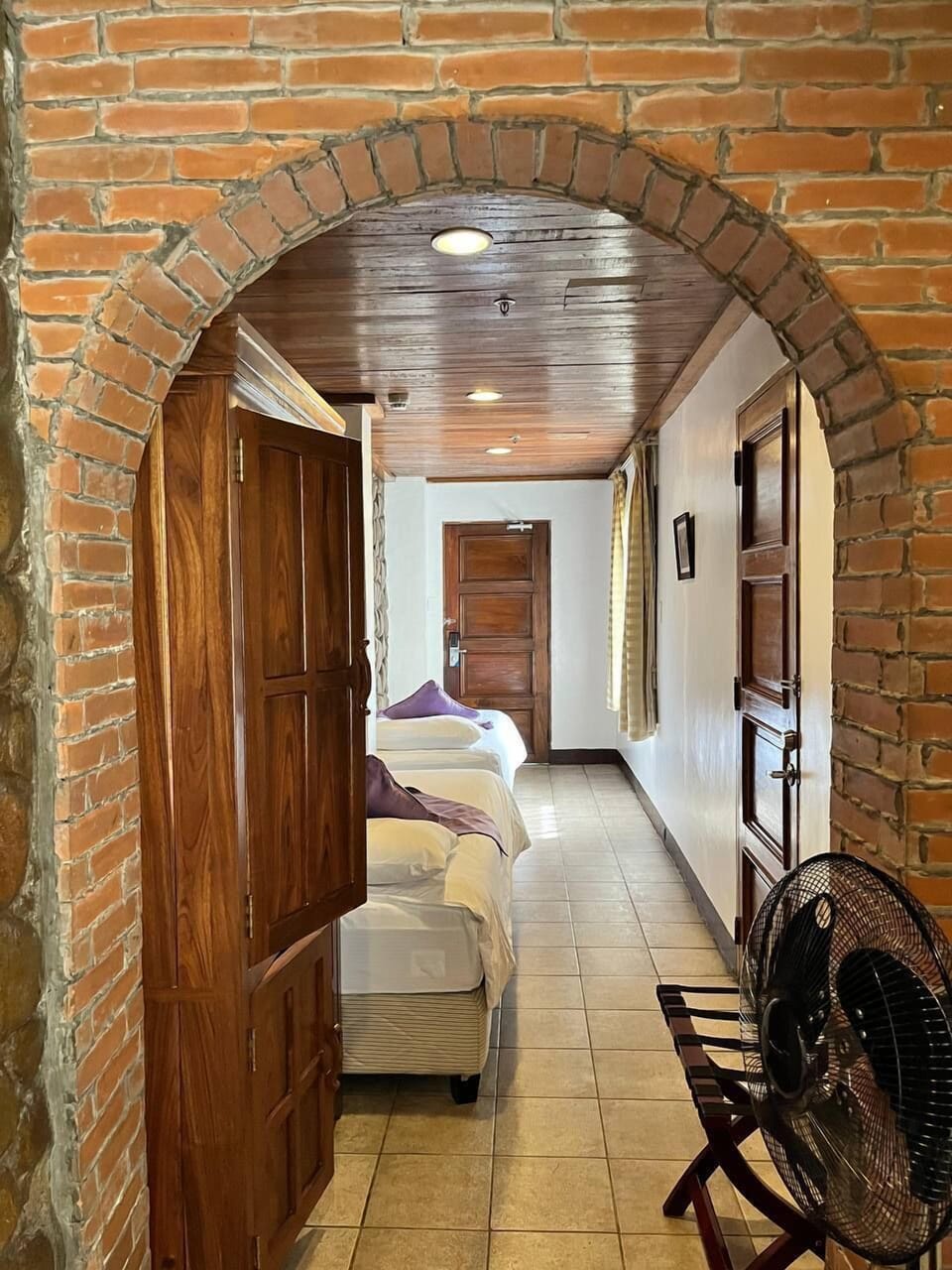 Executive Suite with Fireplace | In-room safe, desk, soundproofing, iron/ironing board (on request)
