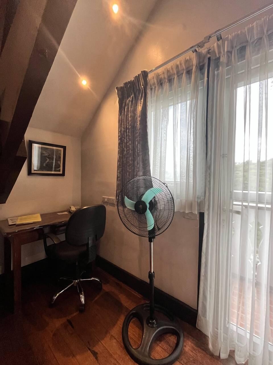 Deluxe M8 | In-room safe, desk, soundproofing, iron/ironing board (on request)