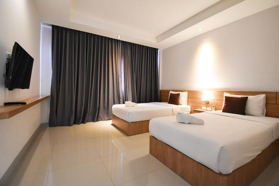 Blackout drapes, WiFi (free)