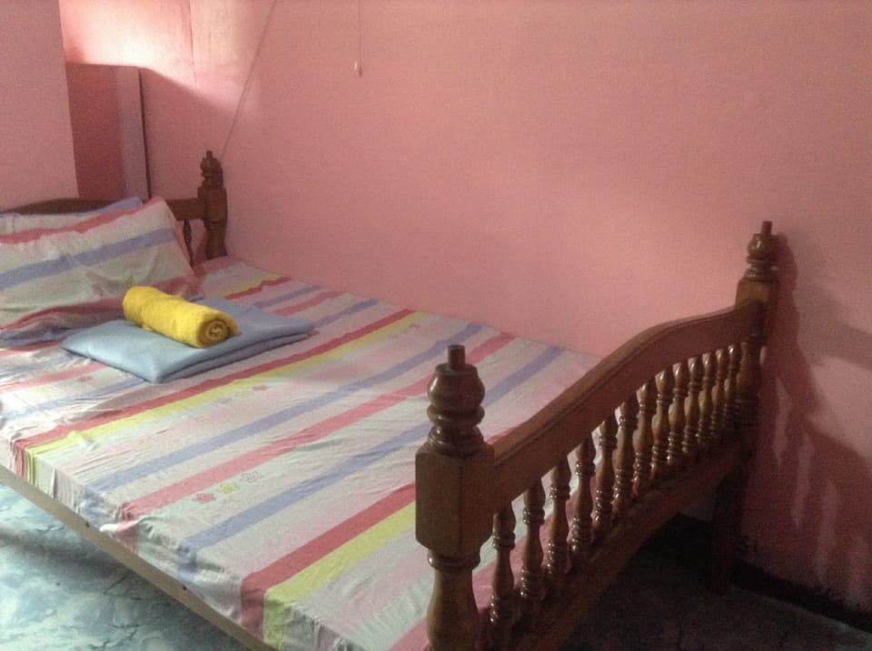 1 Bed in 6-Bedded Mixed Dormitory | Desk, WiFi (free), bed sheets