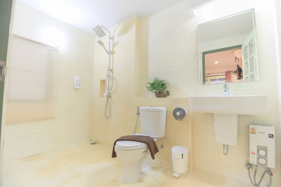 Mountain View With Terrace | Bathroom | Shower, rainfall showerhead, free toiletries, hair dryer