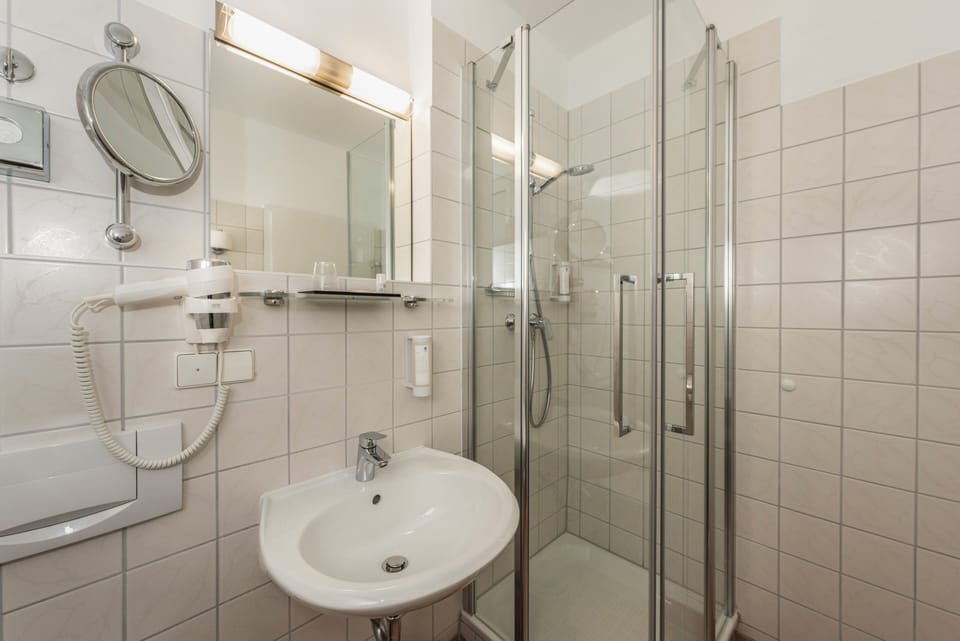 Rainfall showerhead, designer toiletries, hair dryer, towels