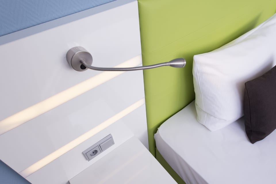Premium bedding, in-room safe, desk, blackout drapes