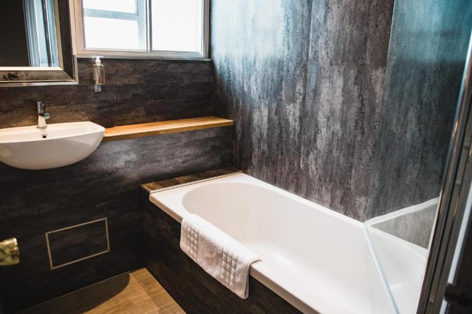 Standard Twin Room, 2 Twin Beds | Bathroom | Free toiletries, hair dryer, towels, soap