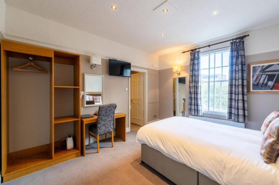 Standard Double Room, 1 Double Bed | Iron/ironing board, bed sheets