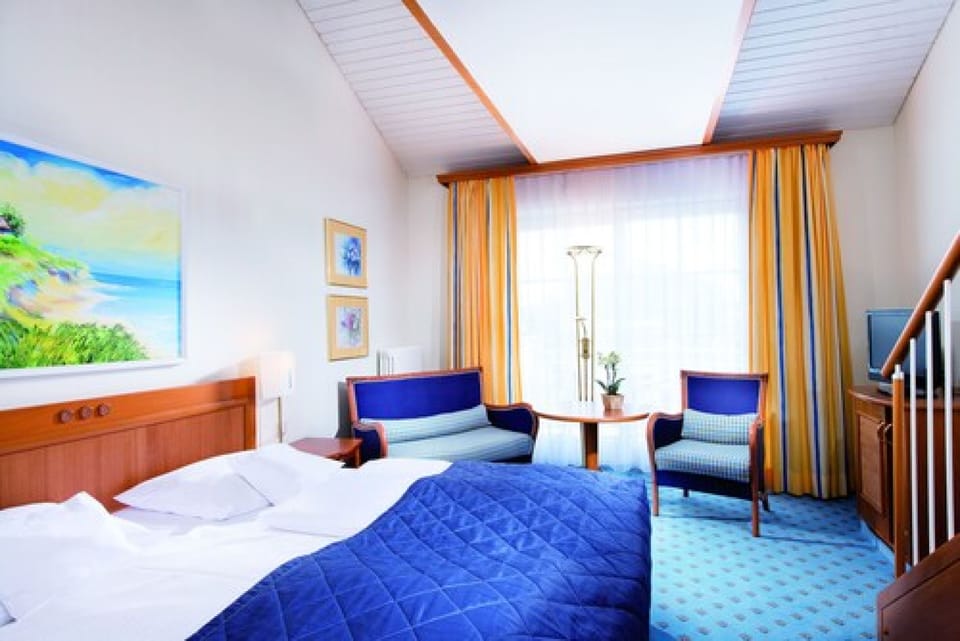 Hypo-allergenic bedding available, minibar, in-room safe