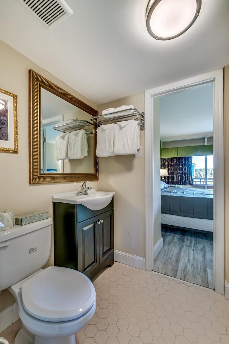 Shower, free toiletries, towels