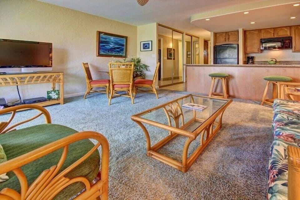 Condo, 1 Bedroom | Living area
