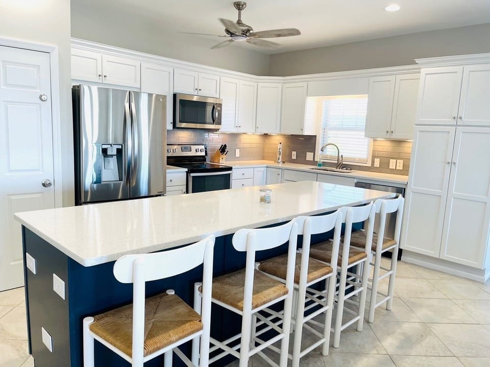 House, 5 Bedrooms | Private kitchen | Full-size fridge, microwave, oven, stovetop