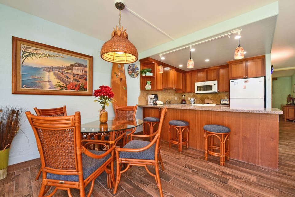 Condo, 2 Bedrooms | Dining