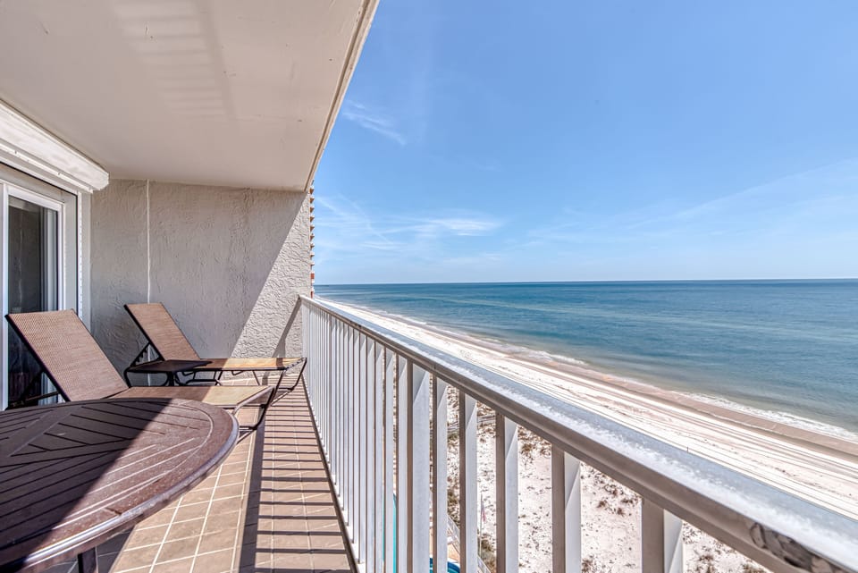 Condo, 2 Bedrooms | Property grounds
