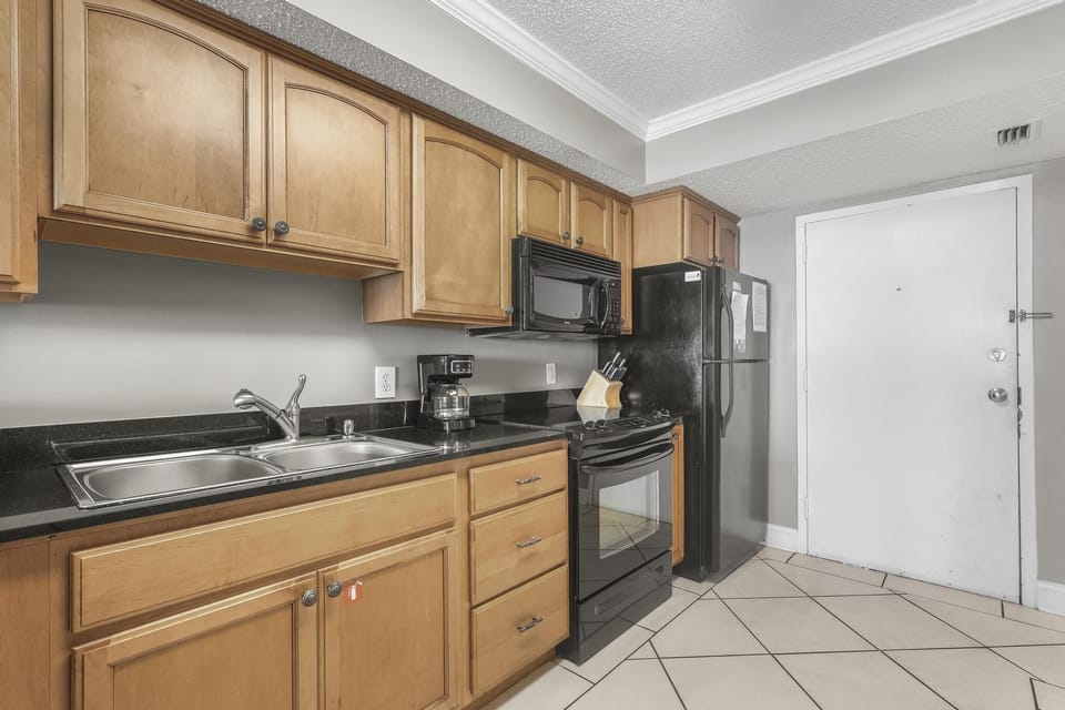 Condo, 2 Bedrooms | Private kitchen | Fridge, microwave, oven, dishwasher