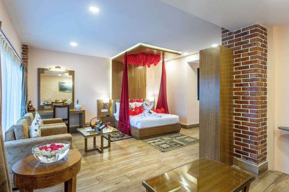 Junior Suite Room | 1 bedroom, minibar, in-room safe, desk