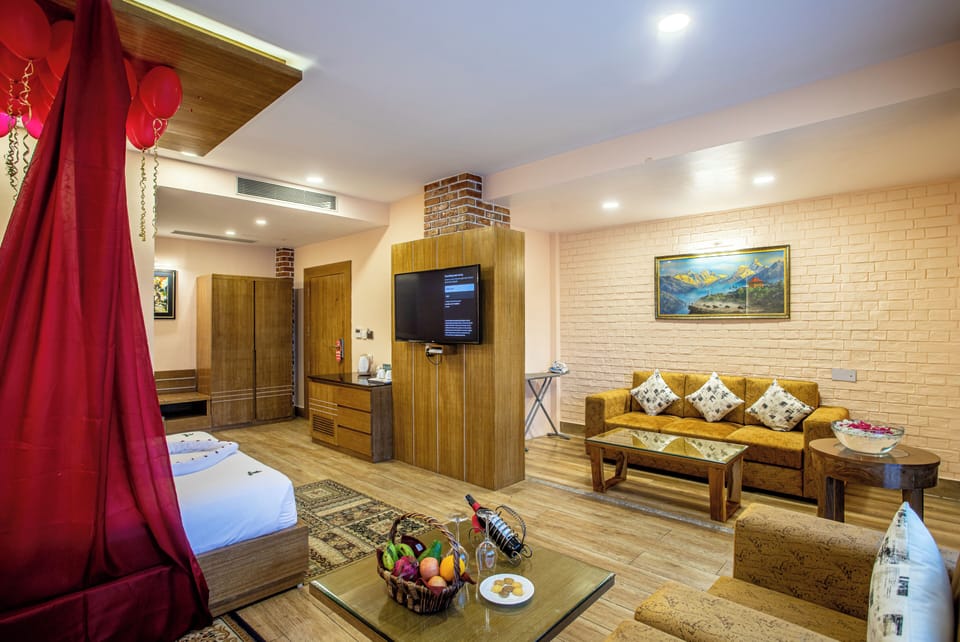 Junior Suite Room | 1 bedroom, minibar, in-room safe, desk