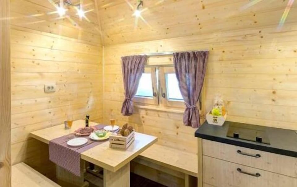 Cottage, Patio | In-room dining