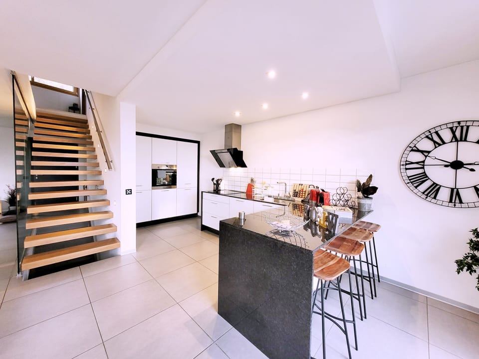Family Villa, 3 Bedrooms, Mountain View, Garden Area | Private kitchen | Full-size fridge, microwave, oven, stovetop