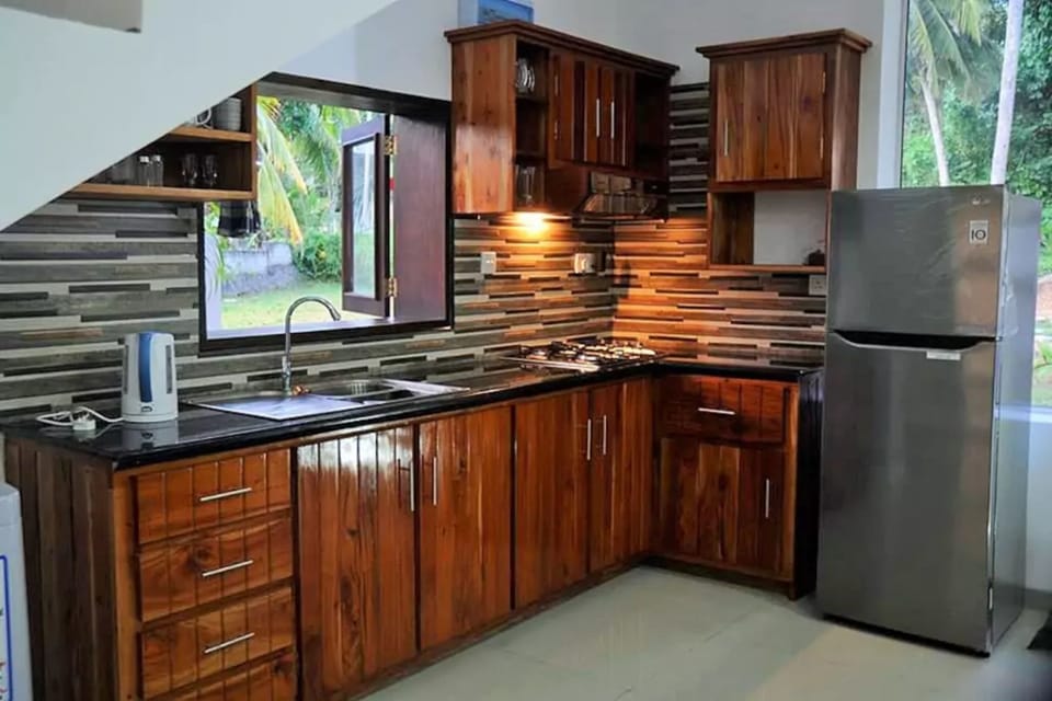 Double Room | Private kitchenette | Coffee/tea maker, toaster, cookware/dishes/utensils