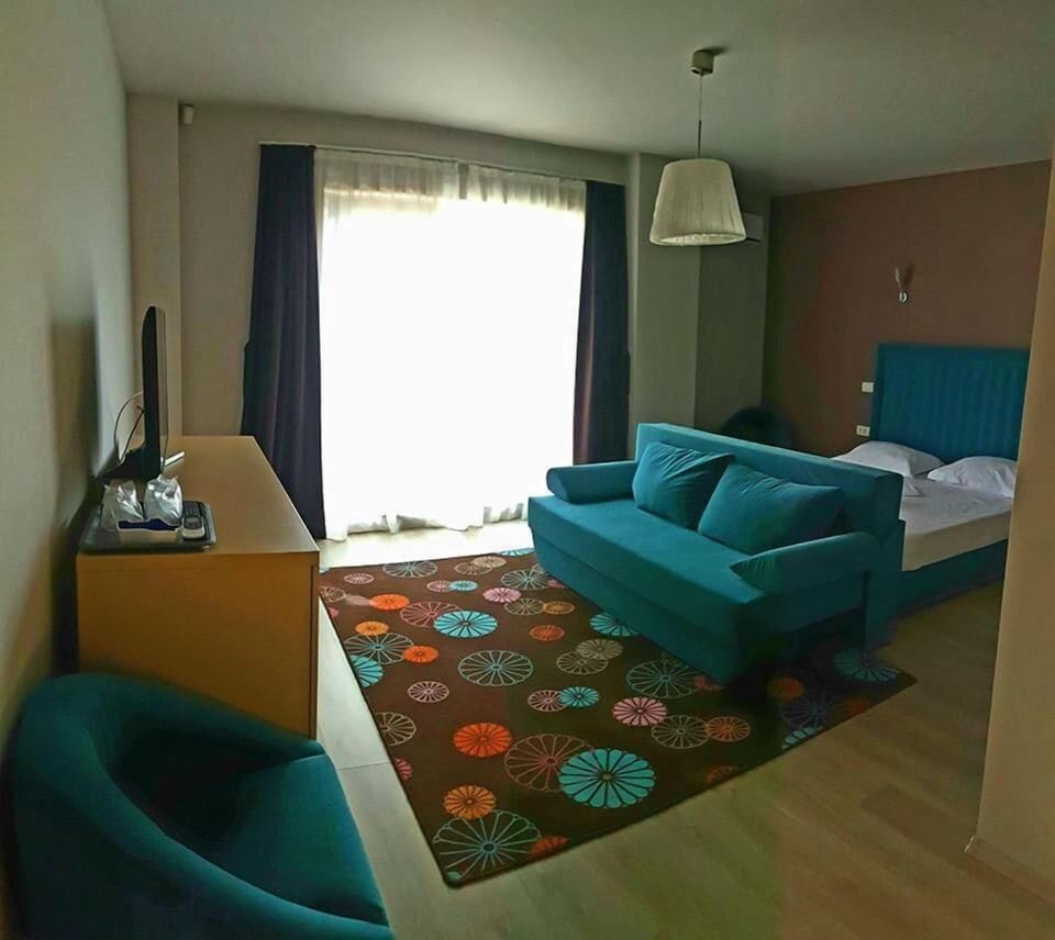 Minibar, desk, soundproofing, free cribs/infant beds