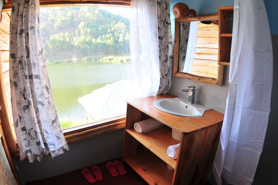 Premium bedding, in-room safe, desk, free WiFi