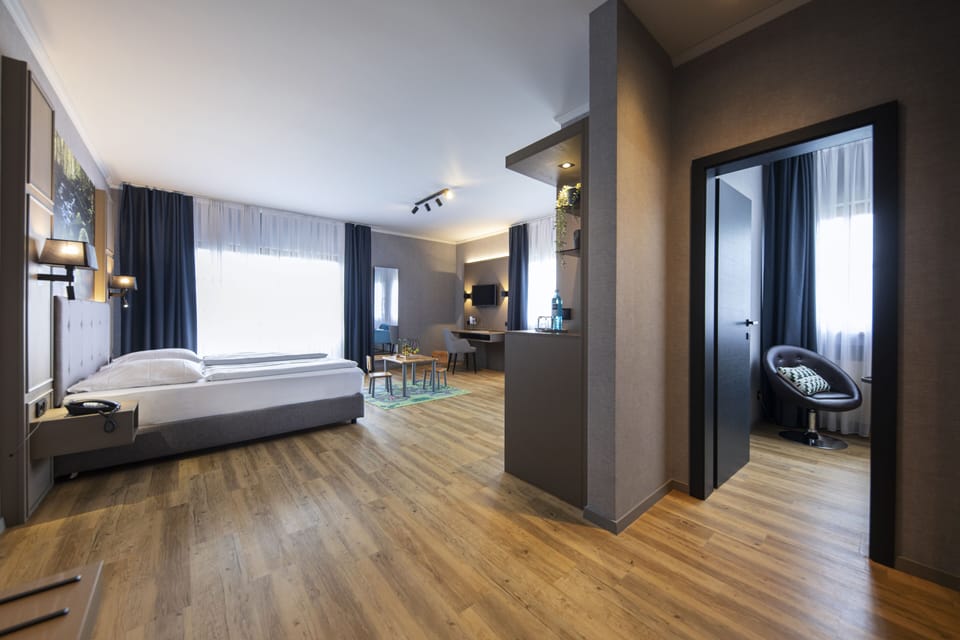 Comfort Family Room | Hypo-allergenic bedding, in-room safe, individually furnished, desk