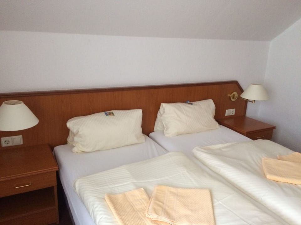 Double Room | Desk, blackout drapes, soundproofing, free cribs/infant beds