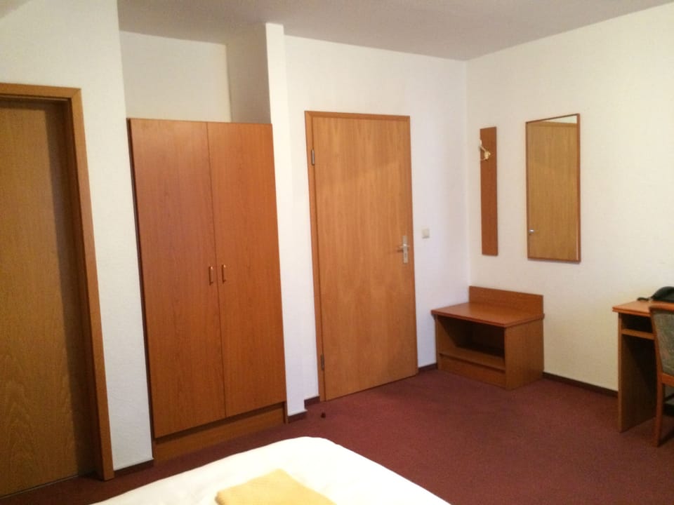 Double Room | Desk, blackout drapes, soundproofing, free cribs/infant beds