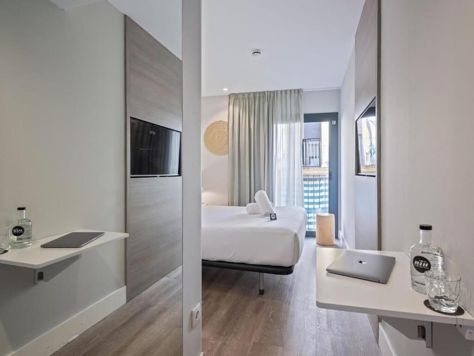 Miniroom | In-room safe, free WiFi, bed sheets