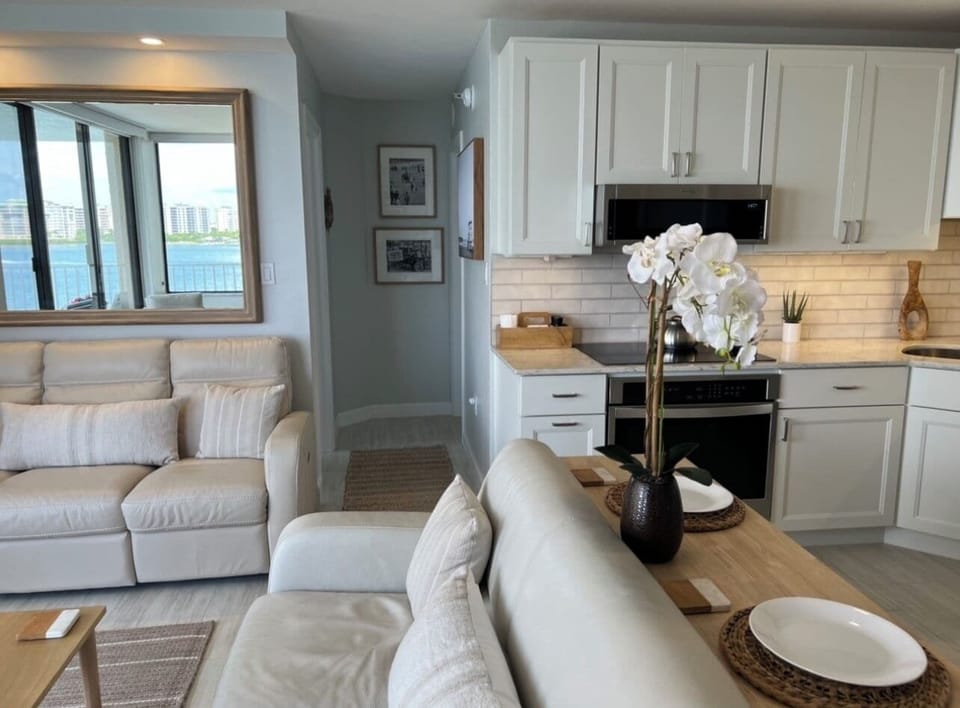One Bedroom Apartment, Bay view 504 | Living area | TV