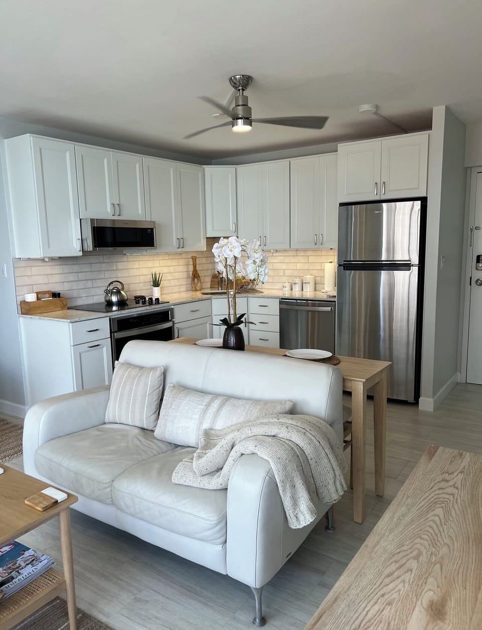 One Bedroom Apartment, Bay view 504 | Living area | TV