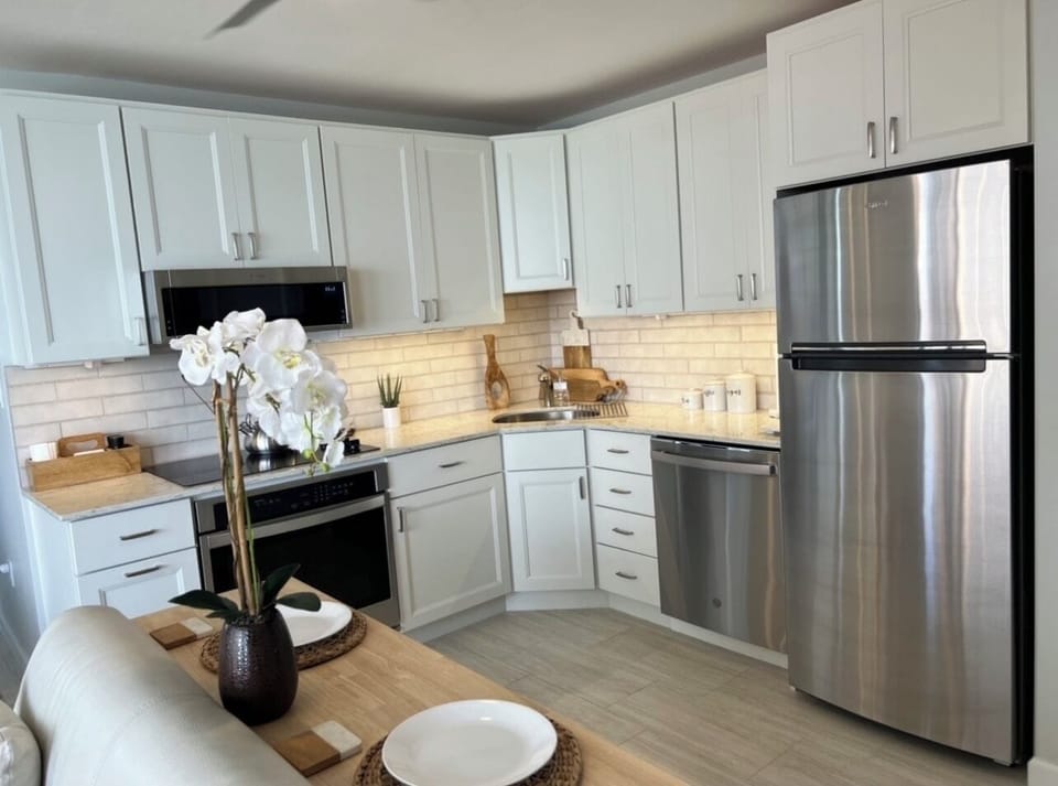 One Bedroom Apartment, Bay view 504 | Private kitchen | Fridge, microwave, coffee/tea maker