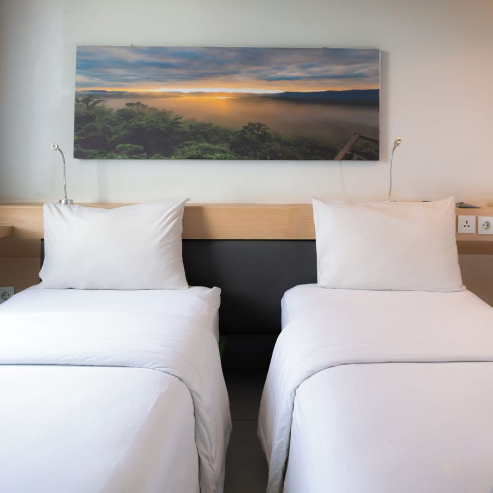 Room (POP!) | Premium bedding, in-room safe, desk, blackout drapes