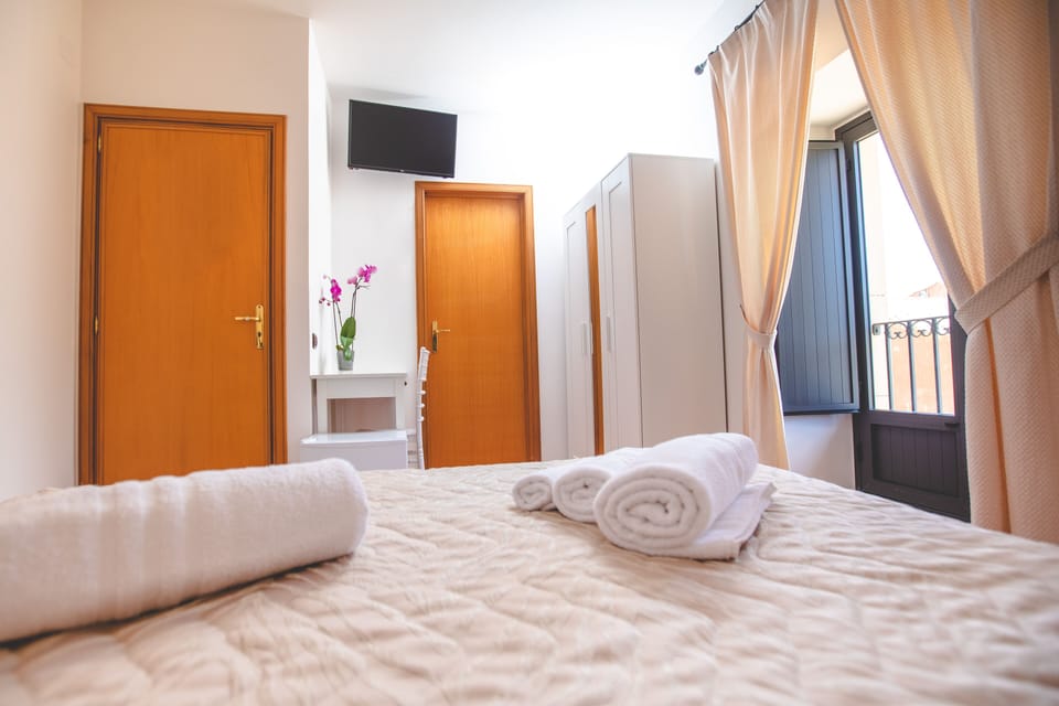 Double Room | Free WiFi, bed sheets