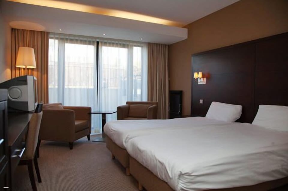 Triple Room | In-room safe, desk, laptop workspace, iron/ironing board (on request)