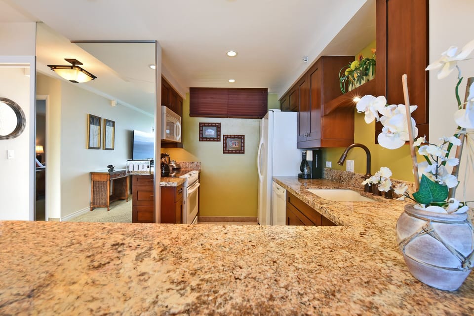 Condo, 1 Bedroom | Private kitchen | Fridge, microwave, oven, coffee/tea maker