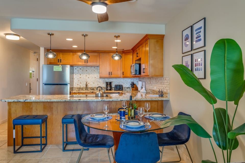 Condo, 1 Bedroom | Private kitchen | Coffee/tea maker, fridge, microwave, oven