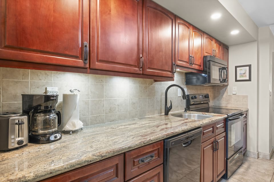 Condo, 1 Bedroom | Private kitchen | Microwave, coffee/tea maker, toaster