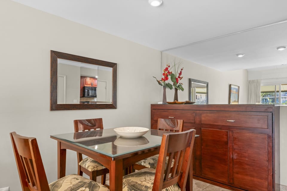 Condo, 1 Bedroom | Dining