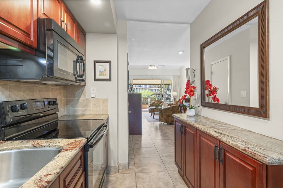 Condo, 1 Bedroom | Private kitchen | Microwave, coffee/tea maker, toaster