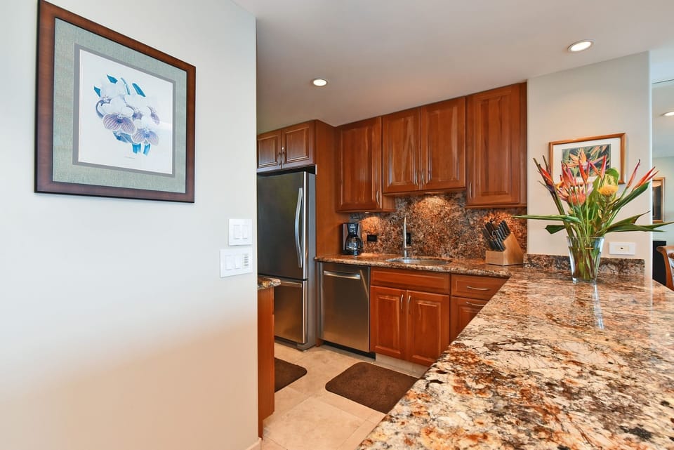 Condo, 1 Bedroom | Private kitchen | Fridge, microwave, oven, coffee/tea maker