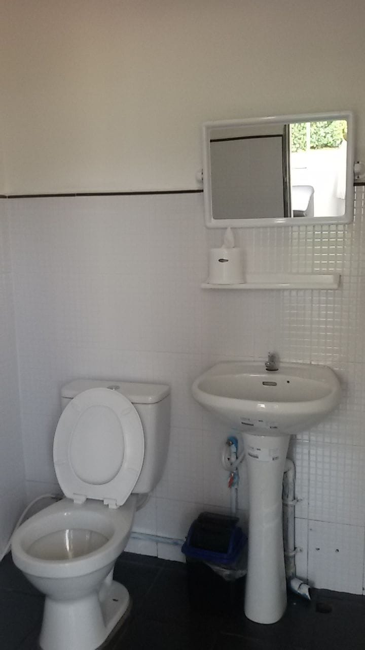 Deluxe 4 Persons (Poon Sin) | Bathroom | Shower, free toiletries, towels