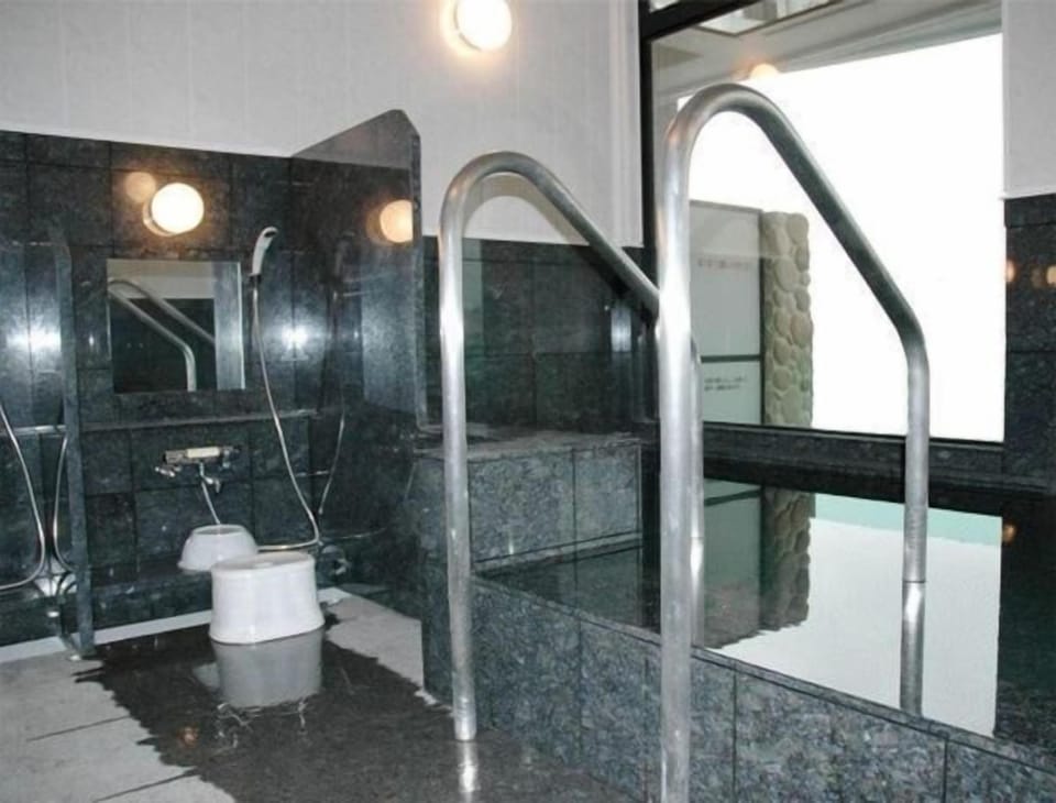 Combined shower/tub, deep soaking tub, hair dryer, slippers