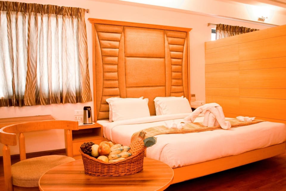 Suite | 1 bedroom, Egyptian cotton sheets, premium bedding, in-room safe