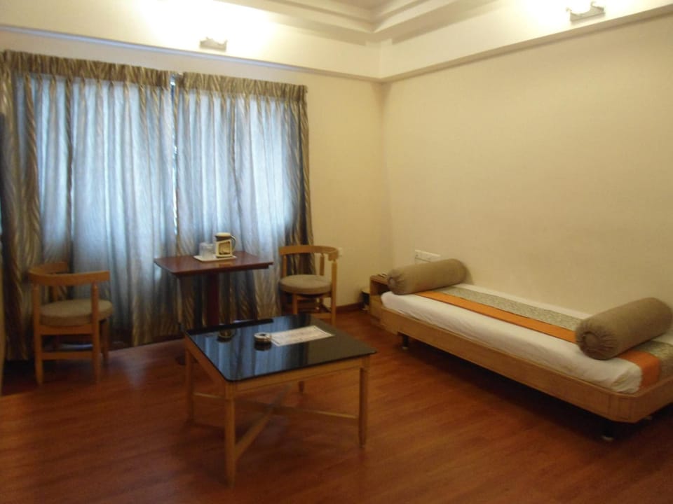 Suite | 1 bedroom, Egyptian cotton sheets, premium bedding, in-room safe