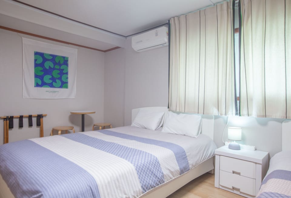 Family Quadruple Room, Shared Bathroom | Soundproofing, iron/ironing board, free WiFi, bed sheets