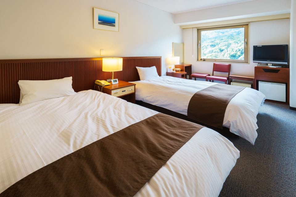 In-room safe, WiFi (free), bed sheets