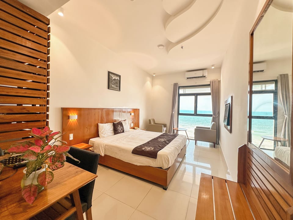 Deluxe Double Room, Ocean View | Egyptian cotton sheets, premium bedding, minibar, in-room safe