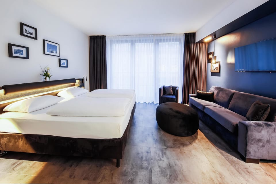  Family & Friends | Premium bedding, minibar, in-room safe, desk