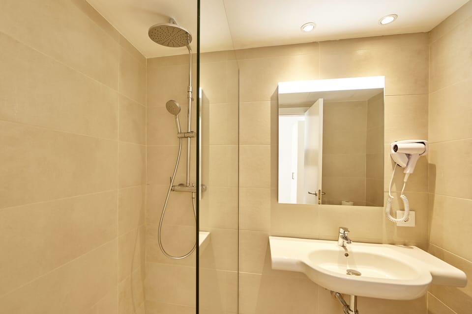 Shower, free toiletries, hair dryer, towels