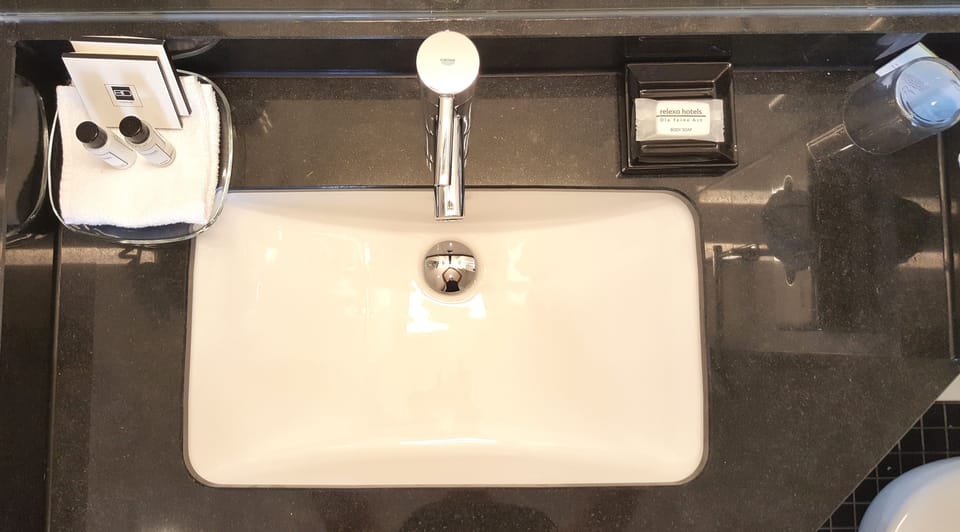Bathroom sink